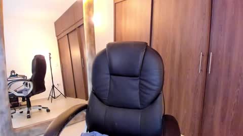 Snapshot of alika_houston chatting on February 13, 2025, 7:35 am IG Alik nasso online show from February 13, 2025, 7:35 am