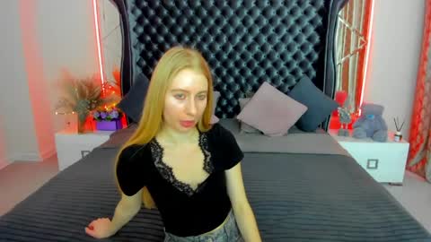 Snapshot of alina__blonde chatting on May 13, 2026, 6:22 am Alina online show from May 13, 2026, 6:22 am