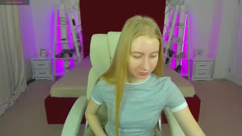 Snapshot of alina__blonde chatting on May 14, 2026, 5:47 am Alina online show from May 14, 2026, 5:47 am