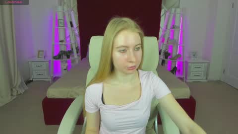 Snapshot of alina__blonde chatting on May 17, 2026, 5:38 am Alina online show from May 17, 2026, 5:38 am