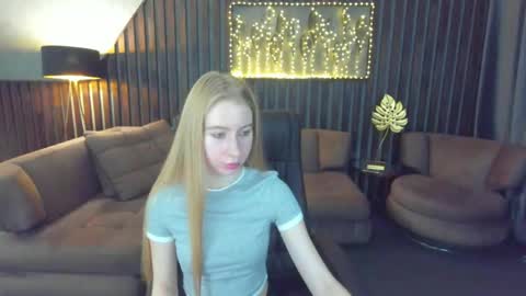 Snapshot of alina__blonde chatting on May 23, 2026, 5:45 am Alina online show from May 23, 2026, 5:45 am