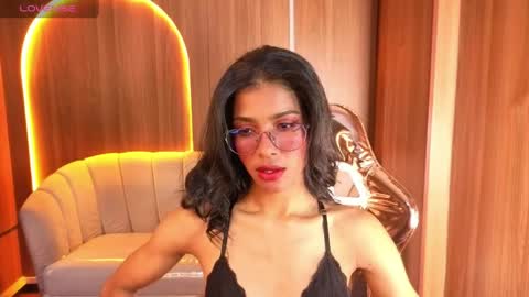 alina_b_ online show from April 30, 2026, 8:04 pm