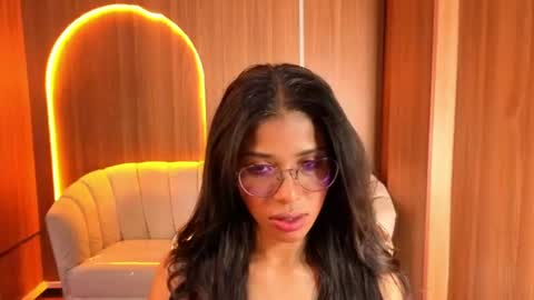 alina_b_ online show from June 16, 2026, 7:49 pm