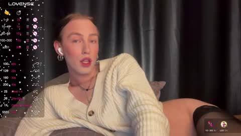 Snapshot of alina_flow chatting on December 3, 2024, 6:38 pm Alexa online show from December 3, 2024, 6:38 pm