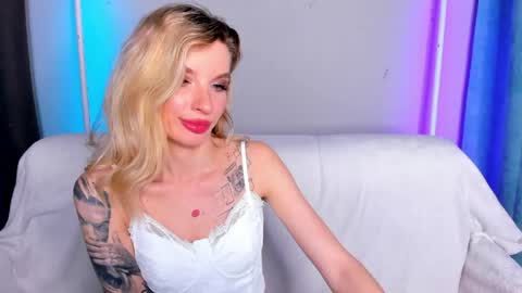 Snapshot of alina_lovelyx chatting on June 4, 2026, 2:17 am Alina online show from June 4, 2026, 2:17 am