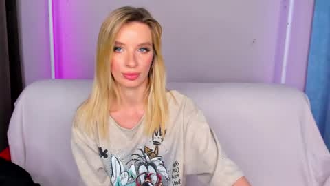 Snapshot of alina_lovelyx chatting on June 11, 2026, 2:53 am Alina online show from June 11, 2026, 2:53 am
