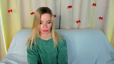Snapshot of alina_lovelyx chatting on June 14, 2026, 2:24 am Alina online show from June 14, 2026, 2:24 am