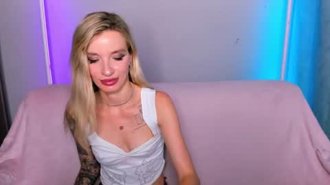 Snapshot of alina_lovelyx chatting on July 31, 2026, 1:27 am Alina online show from July 31, 2026, 1:27 am