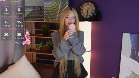 Snapshot of alinadoran chatting on December 16, 2025, 3:44 am Hello im Lina online show from December 16, 2025, 3:44 am