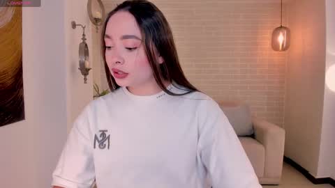 alinakravitz_ online show from April 24, 2026, 6:21 pm