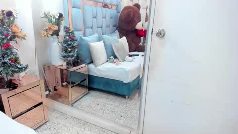 Snapshot of alinamoretz chatting on December 17, 2025, 2:50 am alinamoretz online show from December 17, 2025, 2:50 am