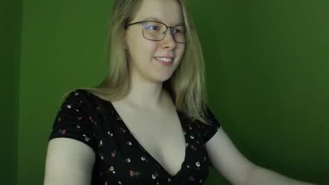 Snapshot of alinasei chatting on June 17, 2026, 6:05 am alinasei online show from June 17, 2026, 6:05 am