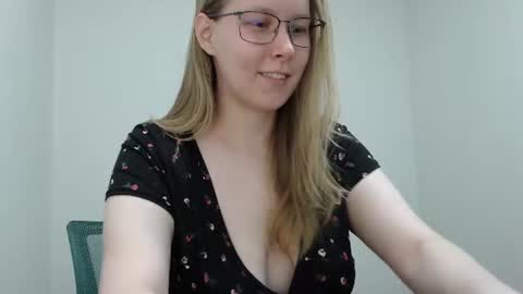 alinasei online show from July 18, 2026, 12:31 pm