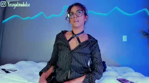 Snapshot of alinasweett_ chatting on September 26, 2025, 8:13 pm online show from September 26, 2025, 8:13 pm
