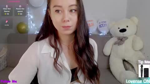 AlinaXRose online show from November 4, 2025, 7:29 am