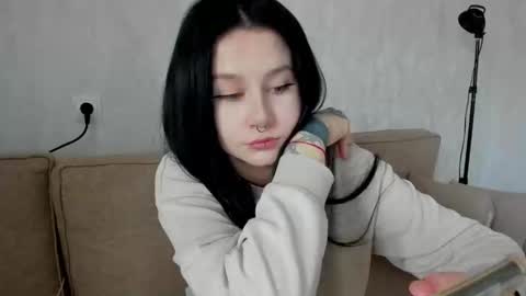 Snapshot of alinegreeeen chatting on February 13, 2025, 7:35 am Aline Greeeen online show from February 13, 2025, 7:35 am