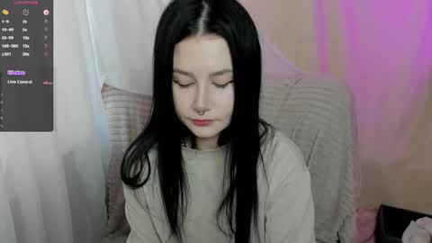 Snapshot of alinegreeeen chatting on February 18, 2025, 2:05 am Aline Greeeen online show from February 18, 2025, 2:05 am