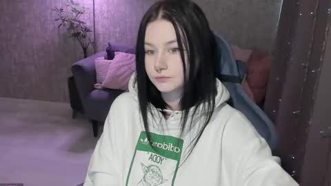 Snapshot of alinegreeeen chatting on October 21, 2025, 9:54 am Aline Greeeen online show from October 21, 2025, 9:54 am