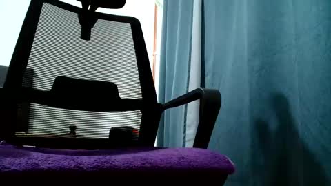 alinslut online show from May 20, 2026, 12:11 pm
