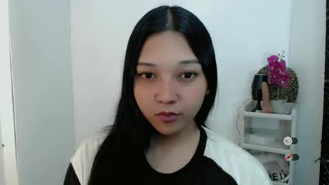 Shanti xhey online show from April 3, 2026, 4:49 pm