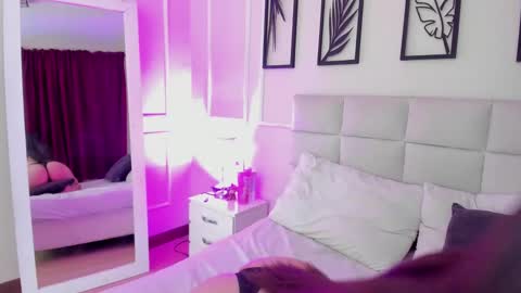     online show from March 10, 2025, 7:50 pm