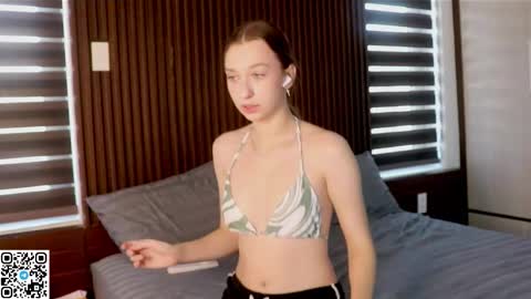 Snapshot of alisaa_01 chatting on November 13, 2025, 4:22 am Alice Fansly Alisa01 online show from November 13, 2025, 4:22 am