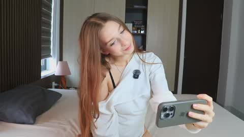 Snapshot of alisaa_01 chatting on May 13, 2026, 2:42 am Alice Fansly Alisa01 online show from May 13, 2026, 2:42 am