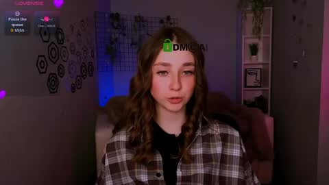 Alisa online show from April 24, 2026, 7:38 pm