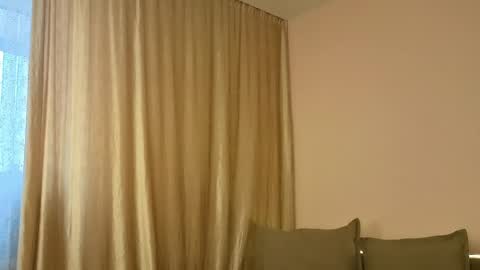 Alisia online show from April 29, 2026, 6:17 am