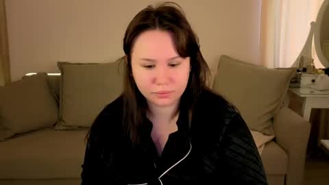 Alisia online show from May 2, 2026, 5:45 am