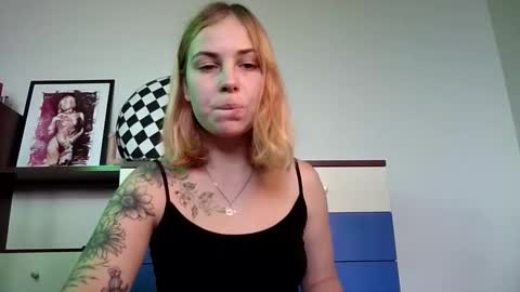 Snapshot of alismoona chatting on October 27, 2025, 10:41 am Alisa online show from October 27, 2025, 10:41 am