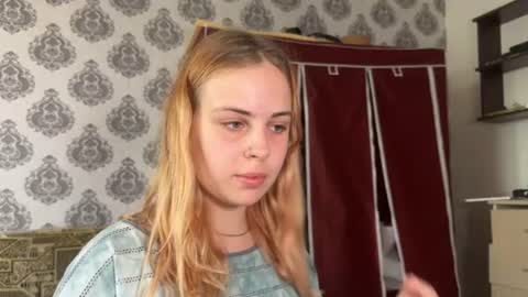 Alisa online show from July 24, 2026, 3:32 pm