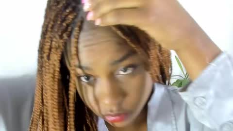 Snapshot of alison_ker chatting on September 14, 2025, 8:57 am Sofias house online show from September 14, 2025, 8:57 am