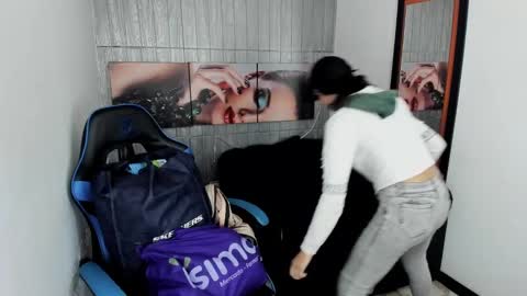 Snapshot of alison_moon7 chatting on October 2, 2025, 12:01 pm ALISON MOON online show from October 2, 2025, 12:01 pm