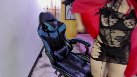 Snapshot of alison_moon7 chatting on October 30, 2025, 1:23 pm ALISON MOON online show from October 30, 2025, 1:23 pm