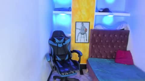 Snapshot of alison_moon7 chatting on November 21, 2025, 12:48 pm ALISON MOON online show from November 21, 2025, 12:48 pm