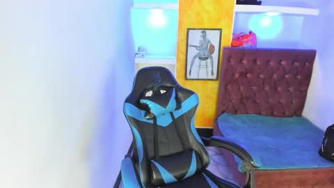 Snapshot of alison_moon7 chatting on November 26, 2025, 12:17 pm ALISON MOON online show from November 26, 2025, 12:17 pm