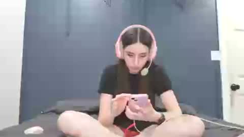 Alison Fields online show from July 6, 2026, 9:06 pm