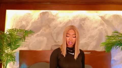 Alison Moon  online show from February 26, 2026, 11:04 pm