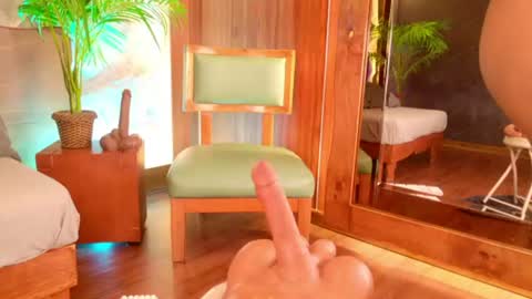 Snapshot of alisoon_moon chatting on July 28, 2026, 11:48 pm Alison Moon online show from July 28, 2026, 11:48 pm
