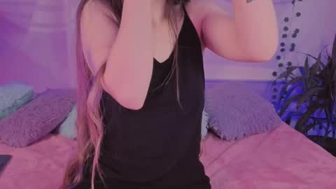 Mia online show from September 18, 2025, 9:28 pm