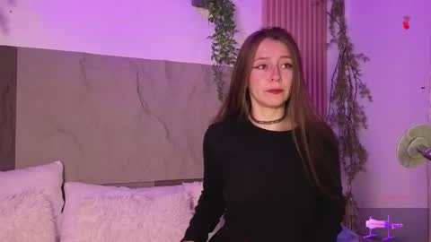 Mia online show from December 14, 2025, 3:50 pm