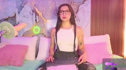 Mia online show from April 23, 2026, 8:44 pm
