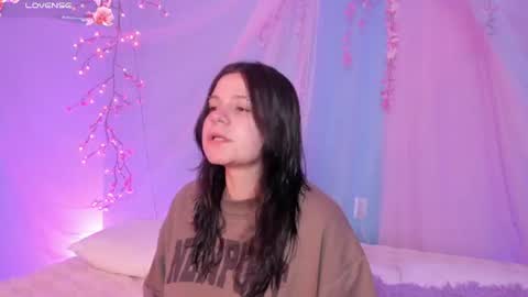 Mia online show from July 26, 2026, 3:47 am