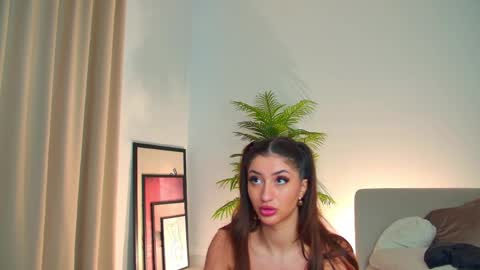 Snapshot of alissa_foxx chatting on May 5, 2026, 8:11 am alissa_foxx online show from May 5, 2026, 8:11 am