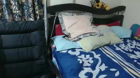 Snapshot of alisse27 chatting on February 23, 2025, 2:14 pm allise online show from February 23, 2025, 2:14 pm