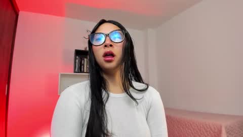 Snapshot of alissia_viera chatting on October 3, 2025, 7:33 pm iraide online show from October 3, 2025, 7:33 pm