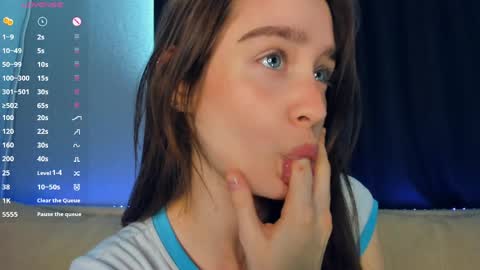 Snapshot of alivialovely chatting on April 4, 2026, 6:55 am Alivia online show from April 4, 2026, 6:55 am