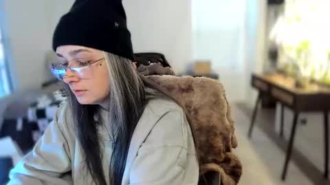 alix_valentine online show from November 13, 2025, 2:49 pm