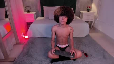  Alexis Etereo  online show from April 23, 2026, 7:49 pm